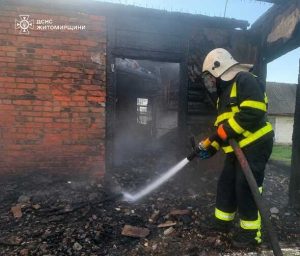 Вночі у селі горів будинок: родина збирає кошти на купівлю нового житла