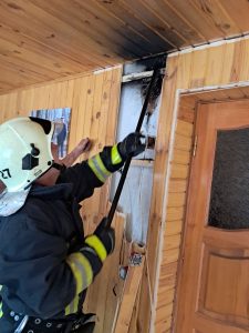 Пожежа у веранді житлового будинку на Житомирщині: господиня врятувала оселю від значного займання
