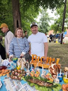 Журналісти медіацентру «Вісті» зібрали 4500 гривень на маскувальні сітки для ЗСУ на благодійному фестивалі