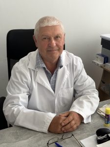 Медичний дует досвіду та підтримки: найстарший лікар Іван Василіца та медична сестра Анастасія Кулябіна мають задекларованих 1747 пацієнтів у колективі сімейної медицини Пулинської громади