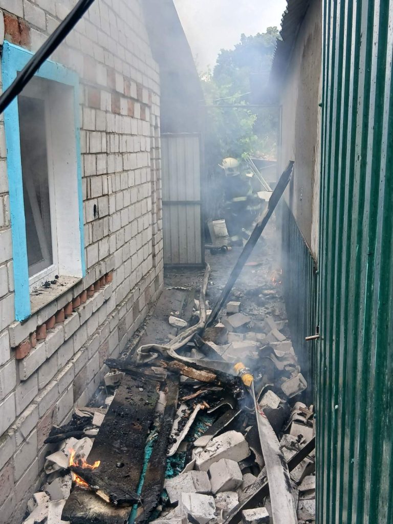Шалений вогонь приборкували два відділення рятувальників: у Пулинській громаді вранці сталася велика пожежа